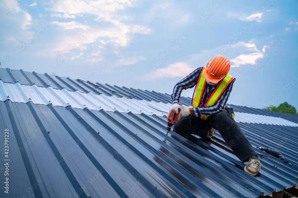 Roofer worker safety wear using air
